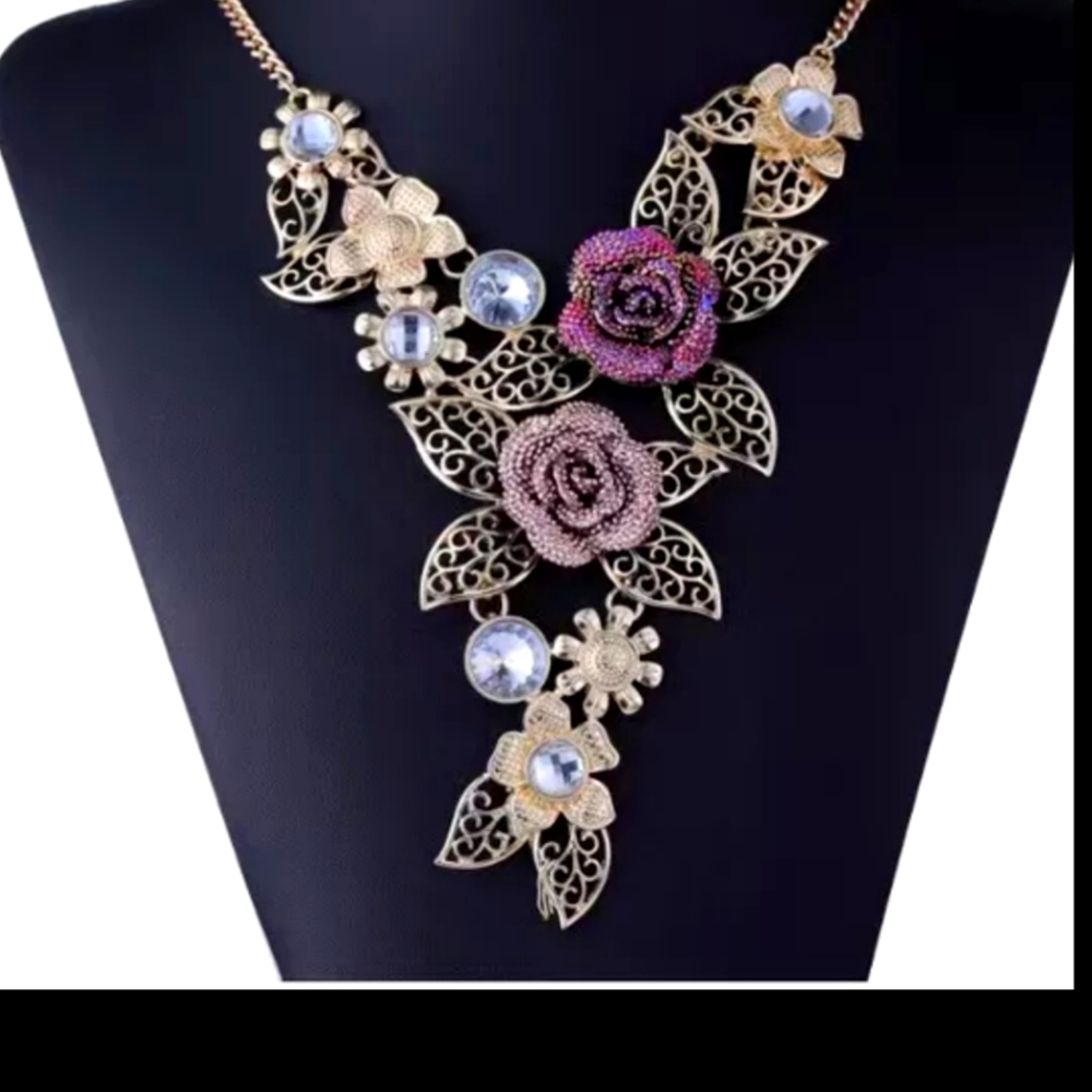 Necklace earring set.